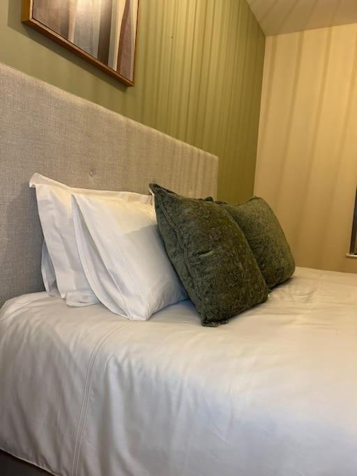 Central Birmingham City Apartment -Smart Tv - Free Parking Onsite Esterno foto