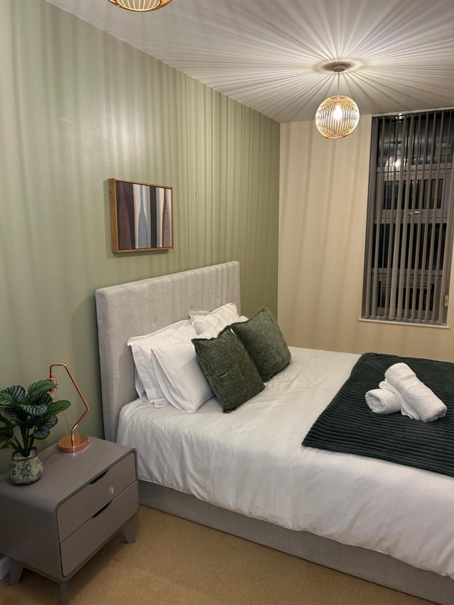 Central Birmingham City Apartment -Smart Tv - Free Parking Onsite Esterno foto